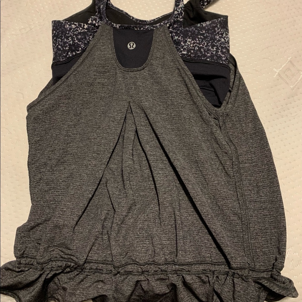 Scalloped bottom lululemon tank with inner bra no inserts vgc